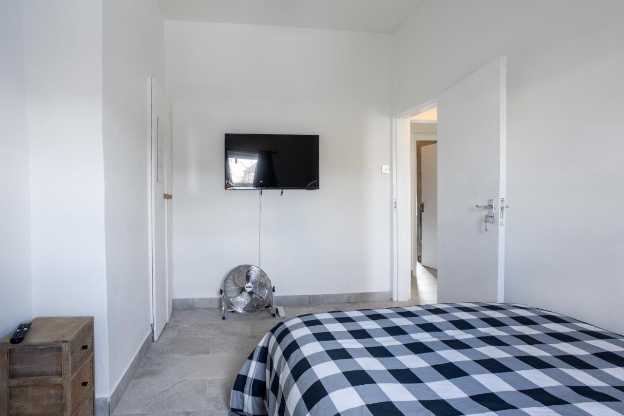 4 Bedroom House With Garden, Parking & 3 Mins Walking Distance From Train Station London Eksteriør billede